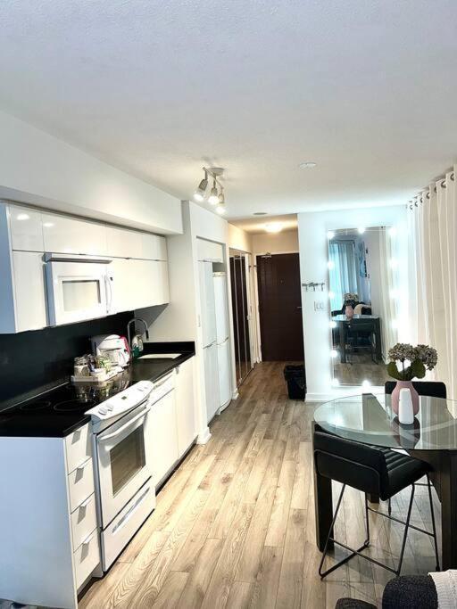 Luxurious Condo In The Center Of Downtown Toronto Exterior photo