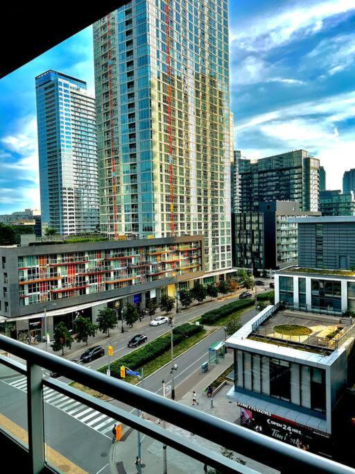Luxurious Condo In The Center Of Downtown Toronto Exterior photo