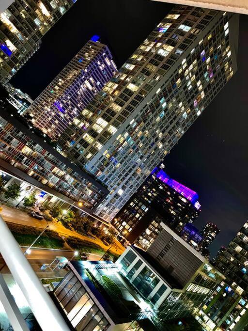 Luxurious Condo In The Center Of Downtown Toronto Exterior photo